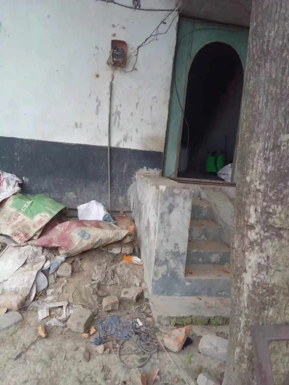 নওগাঁর সদরে গভীররাতে আবদুস সাত্তার বাড়িঘর ভাঙচুর, ৫০ হাজার টাকা চাঁদা দাবি