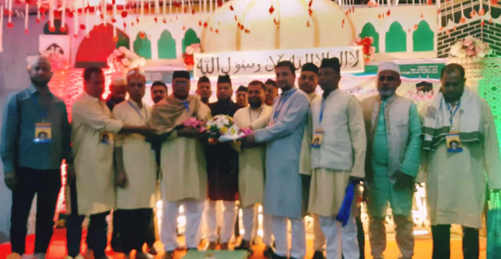 পটিয়ায় খাজা মঈনুদ্দিন চিশতি (রা;)   ওরশ শরীফে বক্তারা- কেউ ফিরে না  খালি হাতে খাজা বাবার দরবারে।