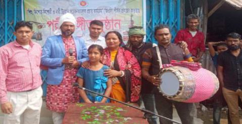 গলাচিপায় সচেতনতা মূলক পল্লী সঙ্গীতানুষ্ঠান।