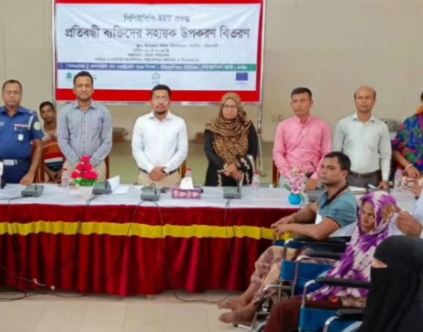 গলাচিপায় প্রতিবন্ধী ব্যক্তিদের মাঝে হুইল চেয়ার ও উপকরণ বিতরণ অনুষ্ঠিত।