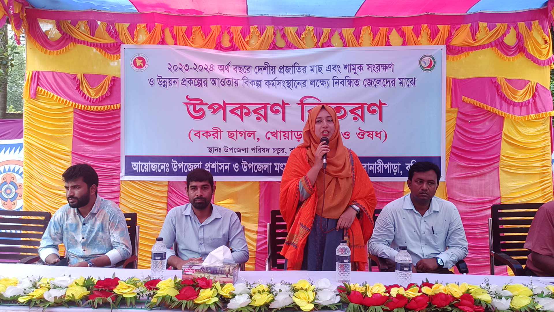 বানারীপাড়ায় জেলেদের বিকল্প কর্মসংস্থানের সৃষ্টিতে বকরী ছাগল বিতরন