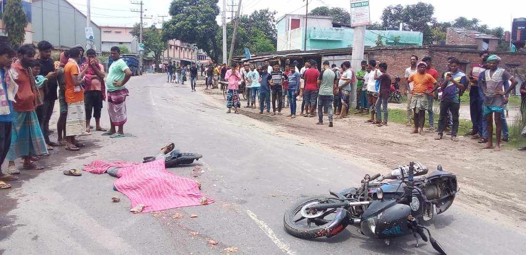 চাঁপাইনবাবগঞ্জে সড়ক দুর্ঘটনায় মোটরসাইকেল আরোহী  নিহত