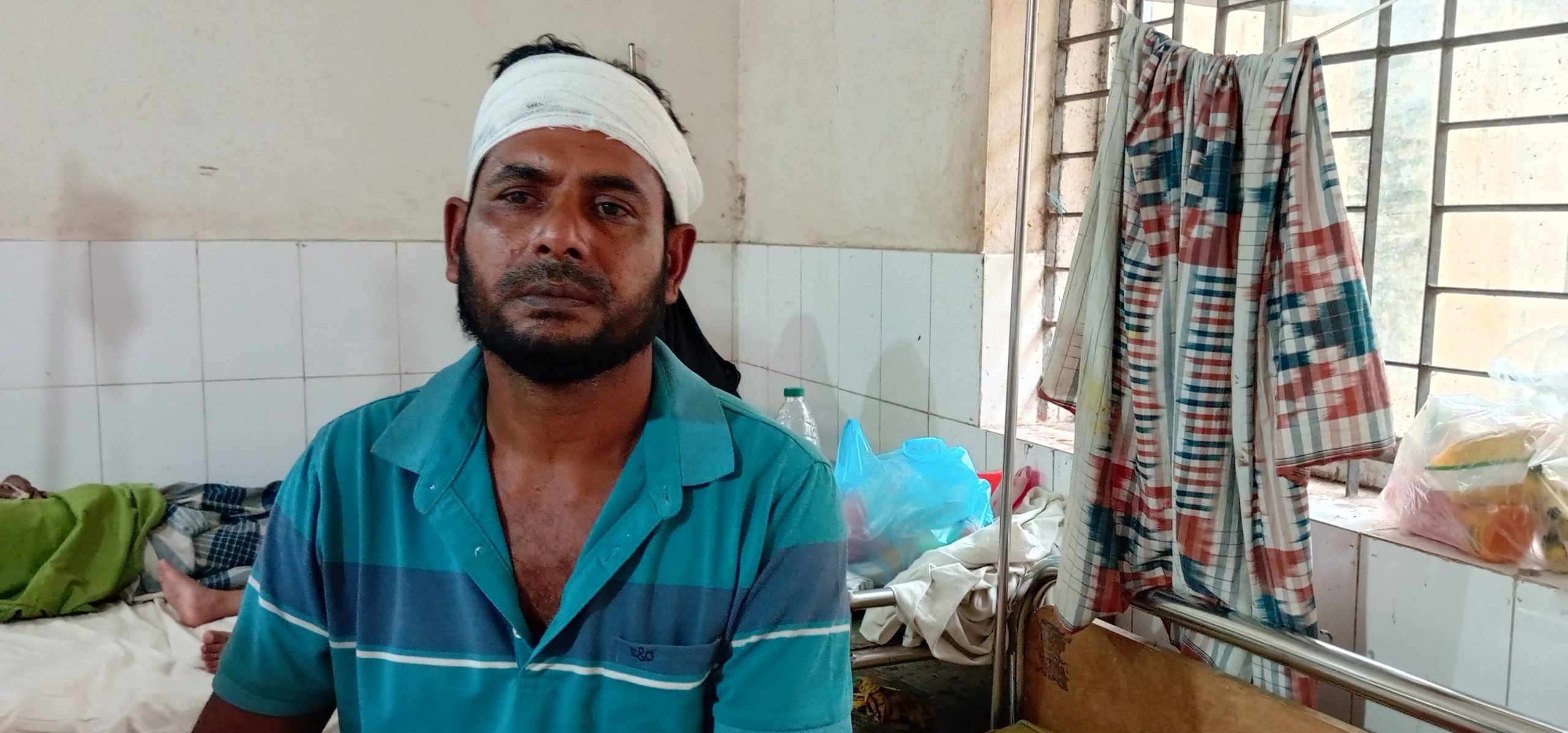 গফরগাঁওয়ে চাঁদাবাজির প্রতিবাদ করায় ও পূর্ব শত্রুতার জেরে মারধোরে একজন আহত।