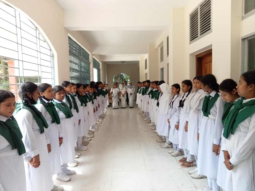 কালীগঞ্জে দীক্ষা অনুষ্ঠানে ব্যাচ ও সনদপত্র বিতরণ।