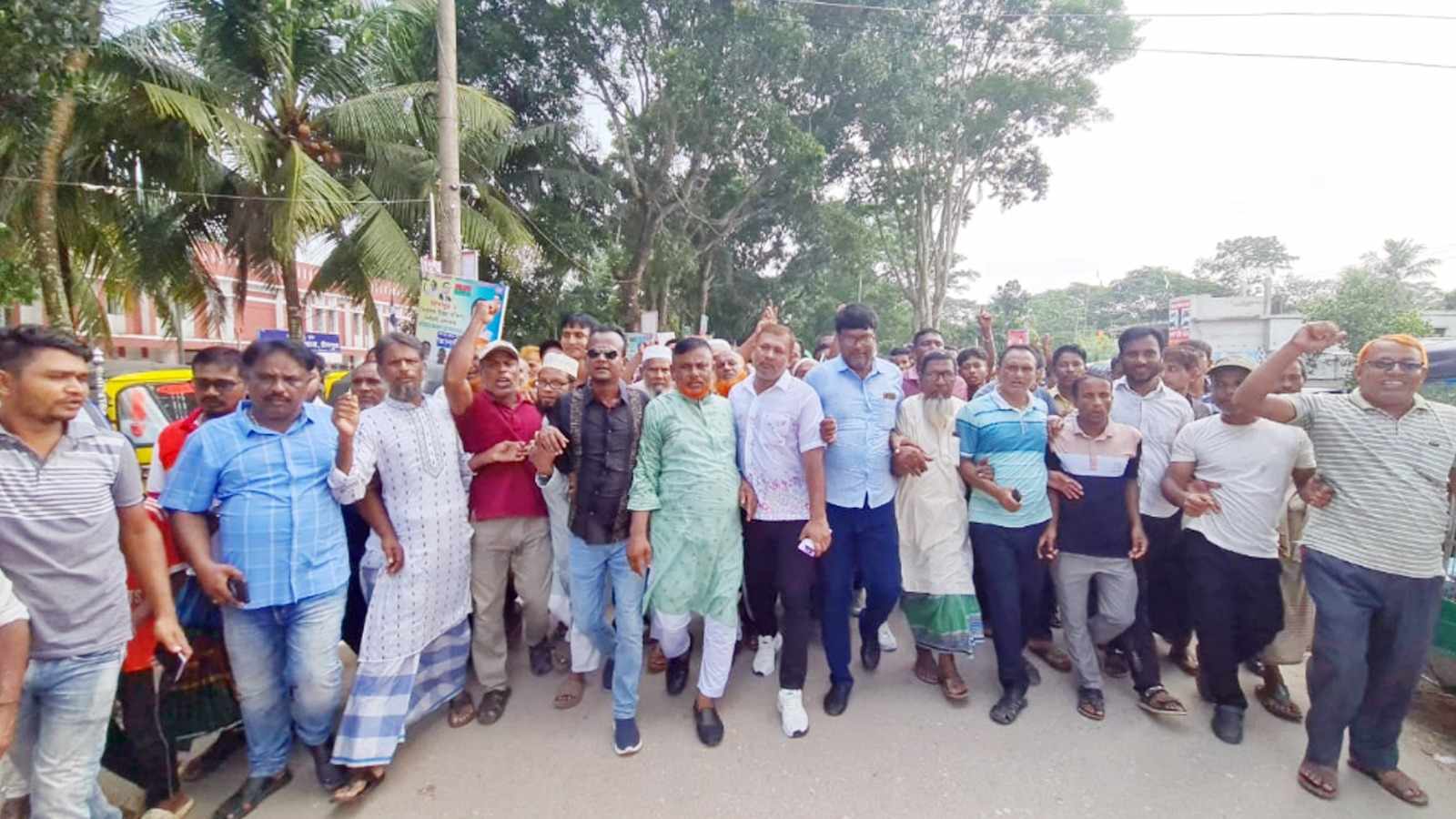 জেলা বিএনপির যুগ্ম সাধারণ সম্পাদক তানভীর হুদার নির্দেশে  বৈষম্যবিরোধী আন্দোলনে গণহত্যাকারীদের বিচারের দাবিতে ছেংগারচর পৌরসভায় বিএনপির বিক্ষোভ।