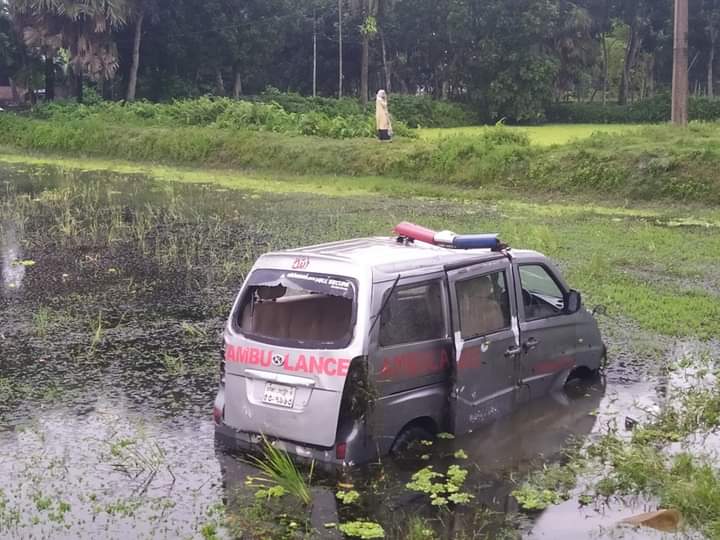 ময়মনসিংহের গফরগাঁওয়ে  এম্বুলেন্স মোটরসাইকেল মুখোমুখি সংঘর্ষে  নিহত ২,