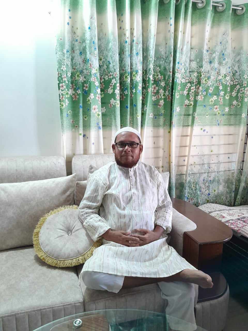 শেষ নবী হযরত মোহাম্মদ (সঃ) এর    প্রতি অসংখ্য দরুদ ও সালাম জানাই।