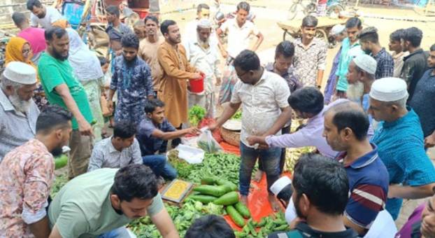 গলাচিপায় ছাত্রদলের উদ্যােগে ন্যায্য মূল্যের দোকান।