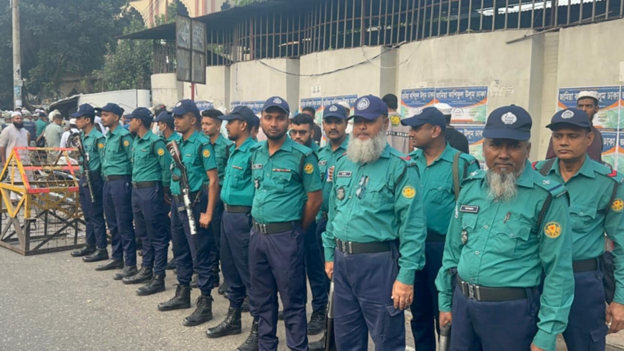 কাকরাইল মসজিদে সকাল থেকে নিরাপত্তা জোরদার।