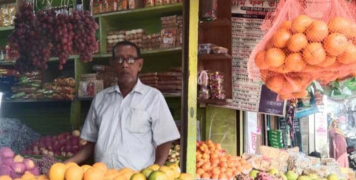 গলাচিপায় পুলিশের মধ্যস্থতায় আড়ৎদারের টাকা ফেরত দিয়েছেন ফল ব্যবসায়ী।