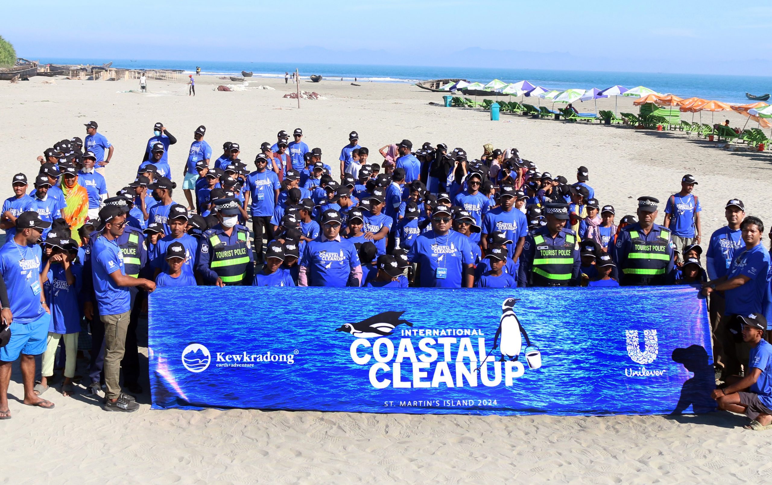 ইউনিলিভার বাংলাদেশ ও কেওক্রাডং বাংলাদেশ এর উদ্যোগে সেন্ট মার্টিন দ্বীপে হলো ‘কোস্টাল ক্লিনআপ’”