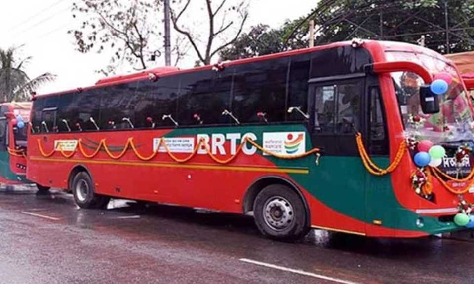 গাজীপুর থেকে গুলিস্তানের পথে বিআরটিসির এসি বাস।