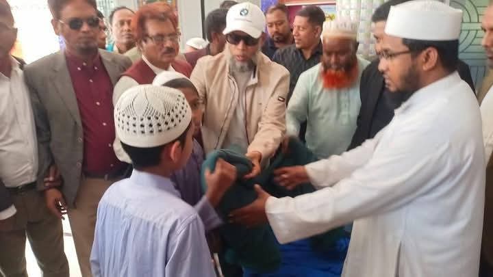 গজারিয়ায় শীত বস্ত্র বিতরণ।