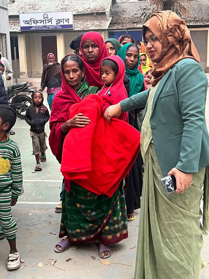 গফরগাঁওয়ে এতিমখানা ও হাটে-বাজারে ছিন্নমূল অসহায়  মানুষের মাঝে কম্বল বিতরন করে প্রশংসায় ভাসছে  ইউএনও,