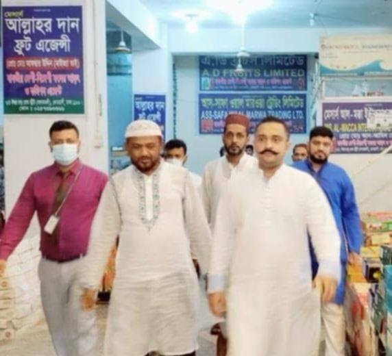 বাদামতলিতে এখনও হাজী সেলিমের সিন্ডিকেটের প্রভাবেই চলছে চাঁদাবাজী।