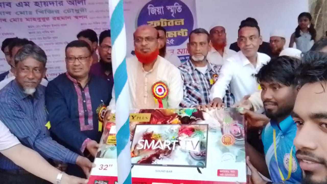 সিরাজদিখানে শহীদ জিয়া স্মৃতি ফুটবল টুর্নামেন্টের ফাইনালে ব্রজেরহাটী সমাজ কল্যান ফুটবল ক্লাব দল চ্যাম্পিয়ন!