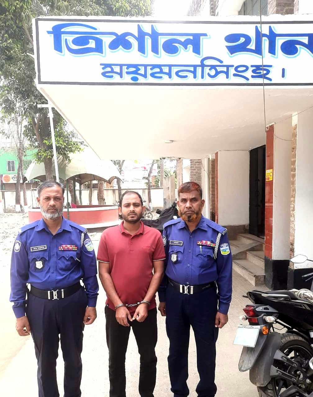 গলাচিপায় গণঅধিকার পরিষদের বিক্ষোভ মিছিল।