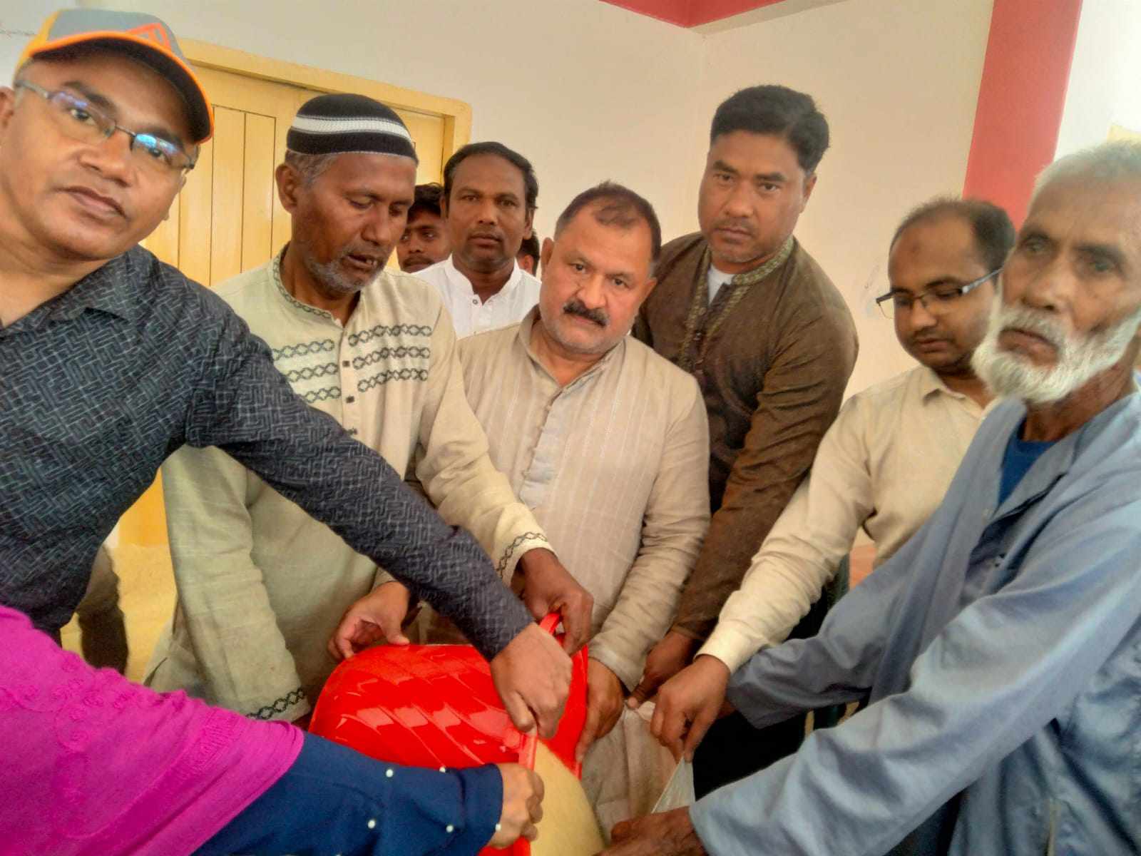 ঈদুল ফিতর উপলক্ষে গোয়ালডিহি ইউনিয়নে ভিজিএফের চাল বিতরণ।