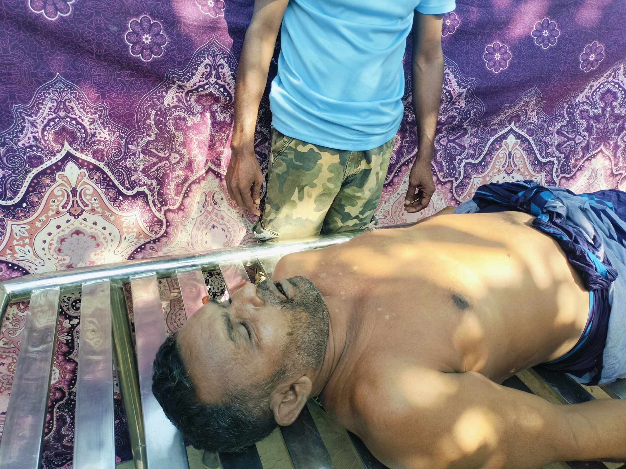 সিরাজদিখানে ইউপি সদস্যের জিম্মায় আহতের রহস্যজনক মৃত্যু