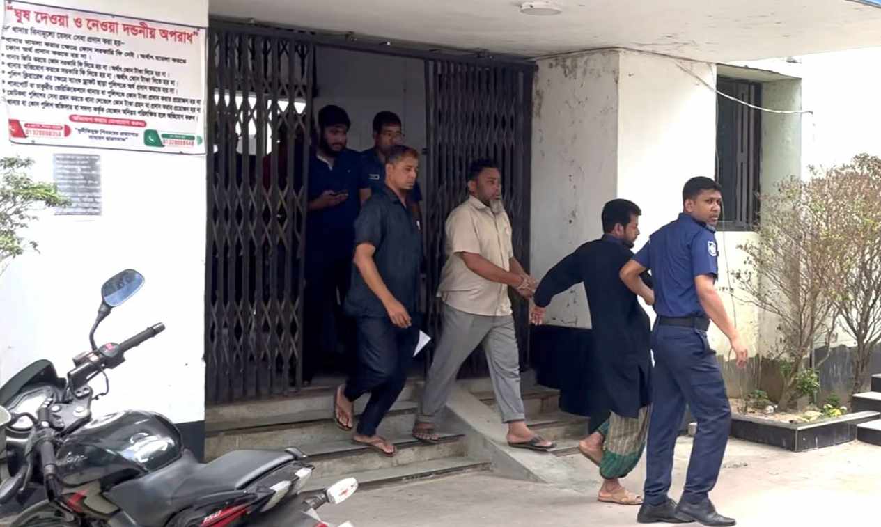 শিবচরে নামধারী বিএনপি নেতা ইয়াজ্জেম হোসেন রোমানের হুকুমে সাংবাদিকের উপর সন্ত্রাসী হামলা : আটক ১