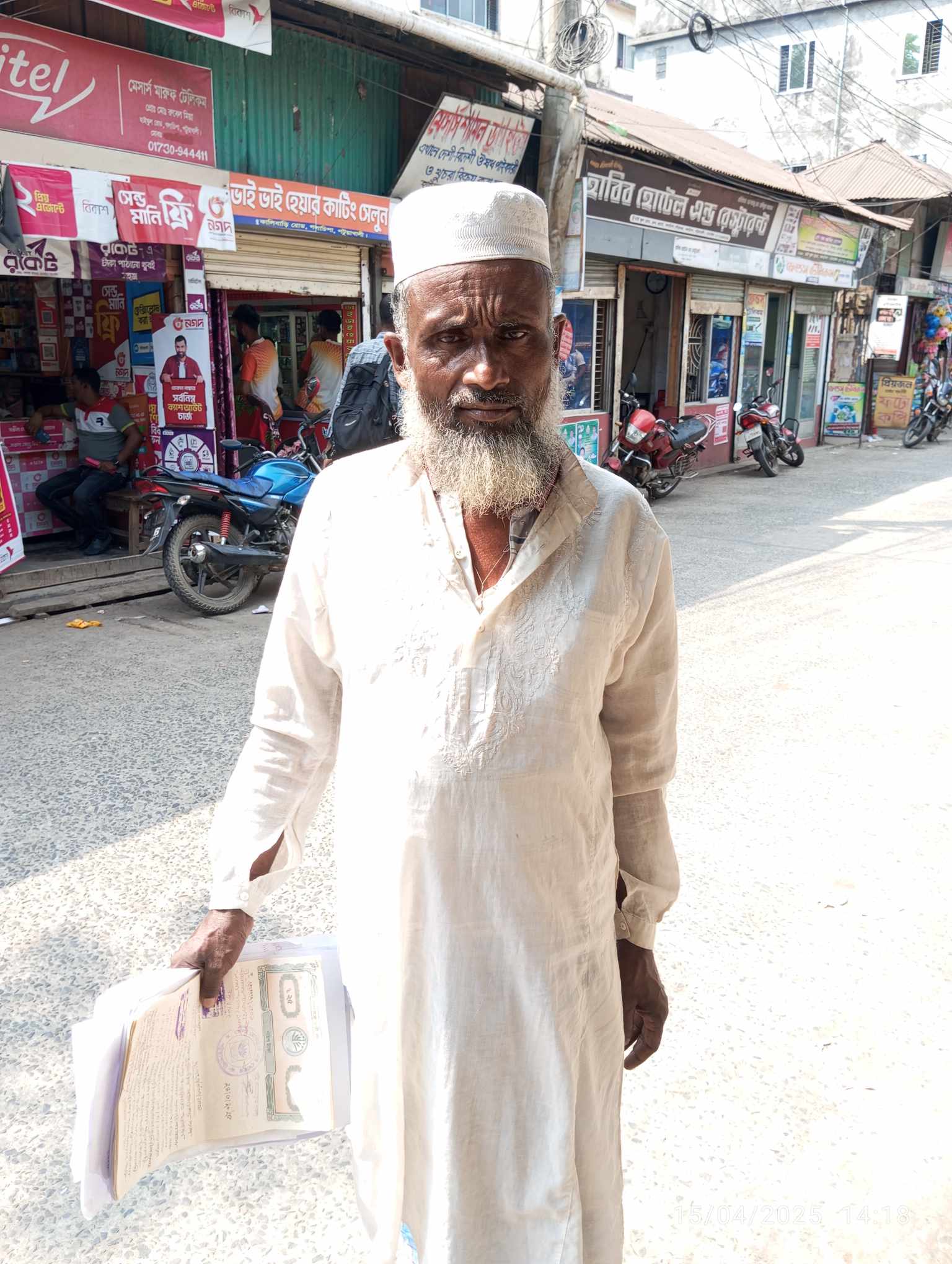 গলাচিপায় বন্দোবস্ত পাওয়ার পঁচিশ বছরেও জমি দখলে যেতে পারেনি ভূমিহীন তিনটি পরিবার।