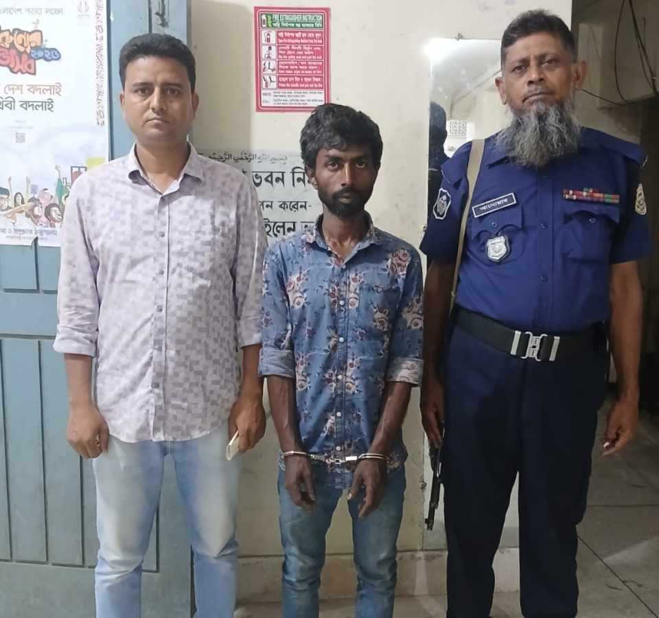 ৬ মাসের সাজা এড়াতে ১০ বছর পালিয়েও শেষ রক্ষা হয়নি তার।