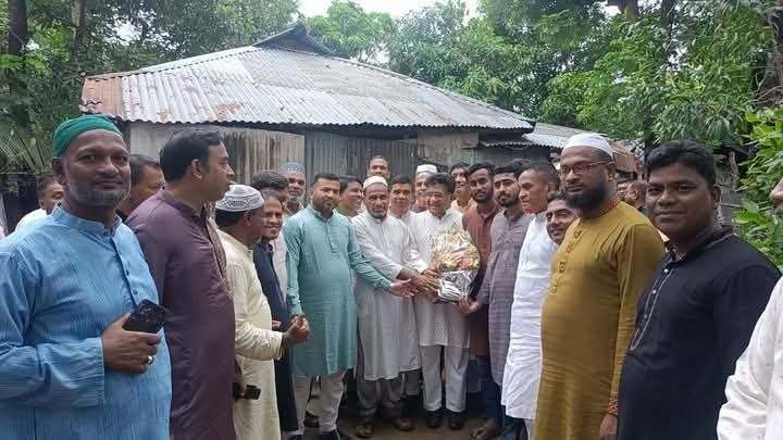 পটিয়া  পাইরোল গ্রামে বিএনপির   নেতাকর্মীদের সাথে  মতবিনিময়  করেনসাবেক এমপি গাজী জুয়েল।