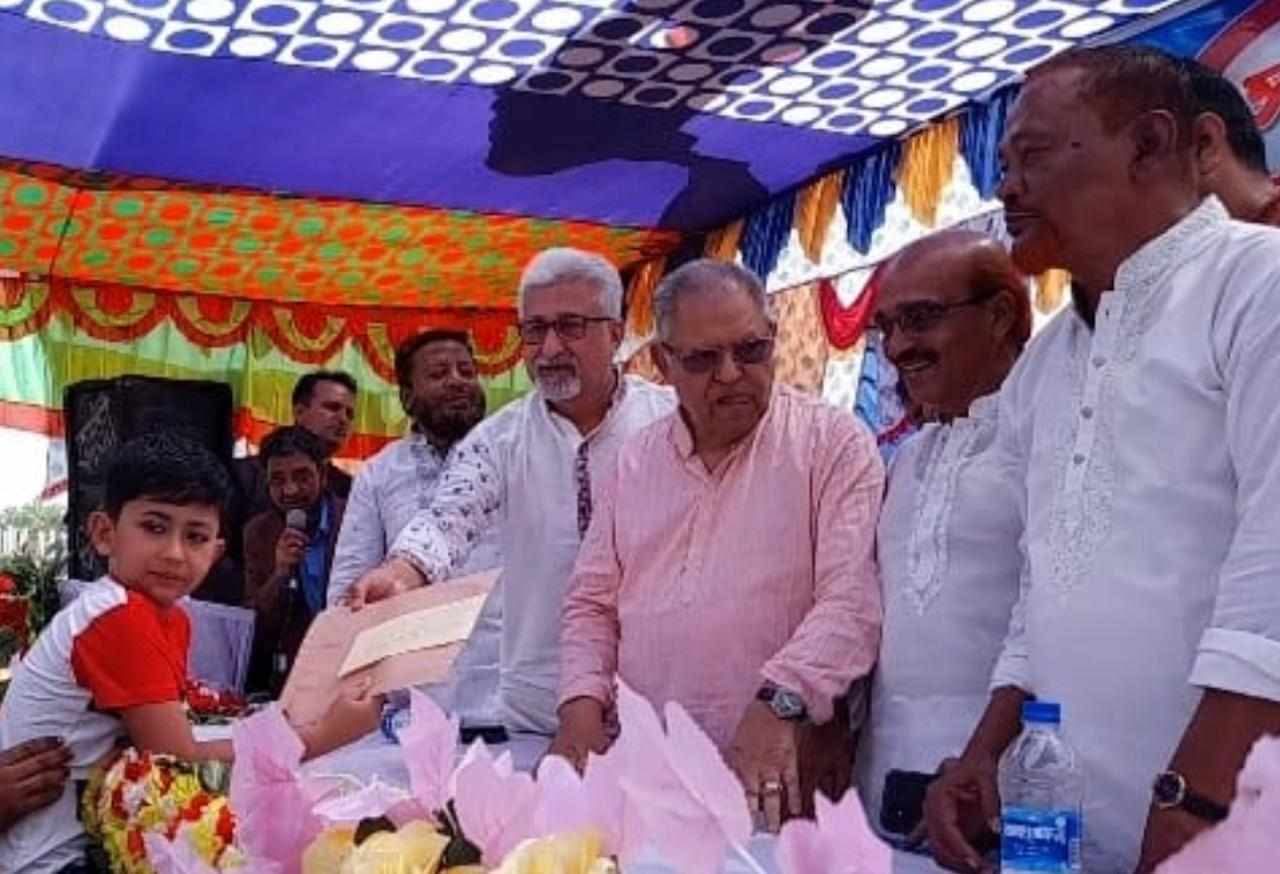 বীর মুক্তিযোদ্ধা রুহুল আমিন ভূঁইয়া স্মৃতি ফাউন্ডেশন মেধা বৃত্তি পরীক্ষার সনদ বিতরণ অনুষ্ঠিত।