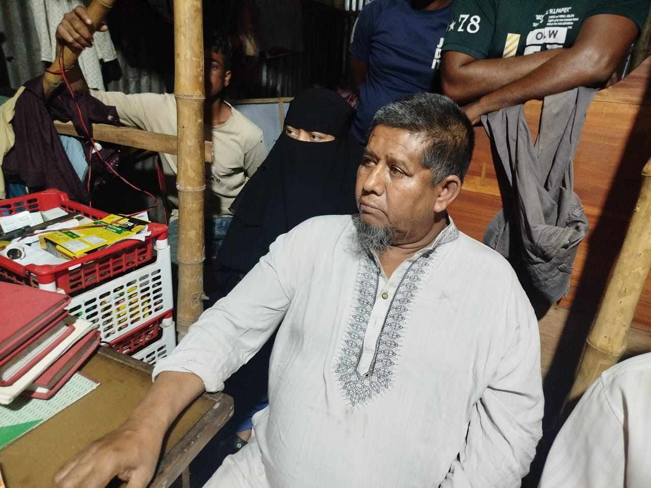 গোপালগঞ্জের কাশিয়ানীতে মুদিদোকানিকে গণধোলাই দিয়ে পুলিশে হস্তান্তর। 