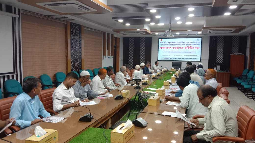 চাঁপাইনবাবগঞ্জে লবণ ও চামড়া ব্যবসায়িদের সাথে ডিসি’র মতবিনিময়।