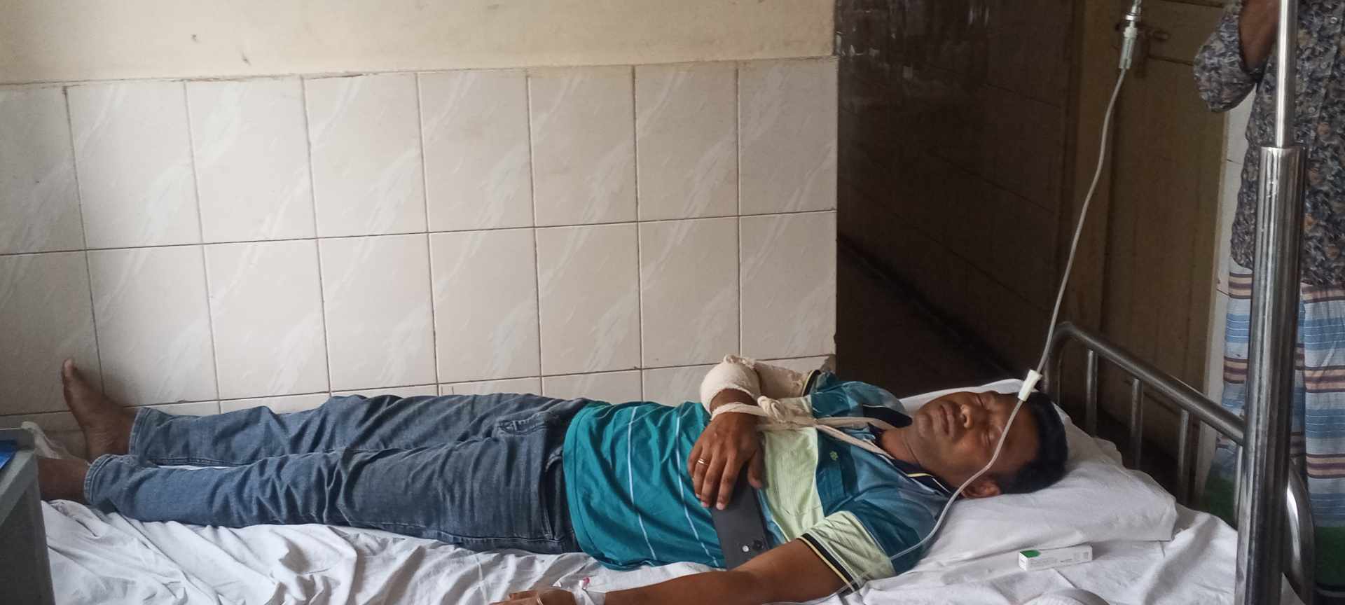 গজারিয়া স্বর্ণের দোকানে ছিনতাই দোকানিকে ছুরিকাঘাতে আহত।