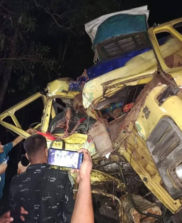 গোপালগঞ্জে বাস-ট্রাক মুখোমুখি সংঘর্ষে নিহত ২ আহত ২০,