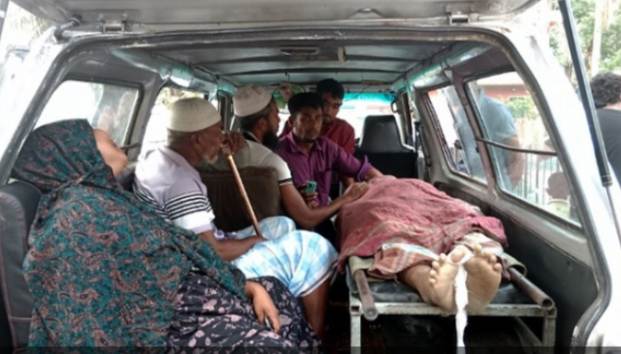 গলাচিপায় বিদ্যুৎস্পৃষ্ট হয়ে মাইক্রোবাস ড্রাইভারের মৃত্যু।