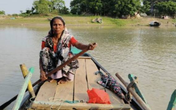 গলাচিপায় অবহেলার জালে বন্দি উপকূলের নারী জেলেরা।