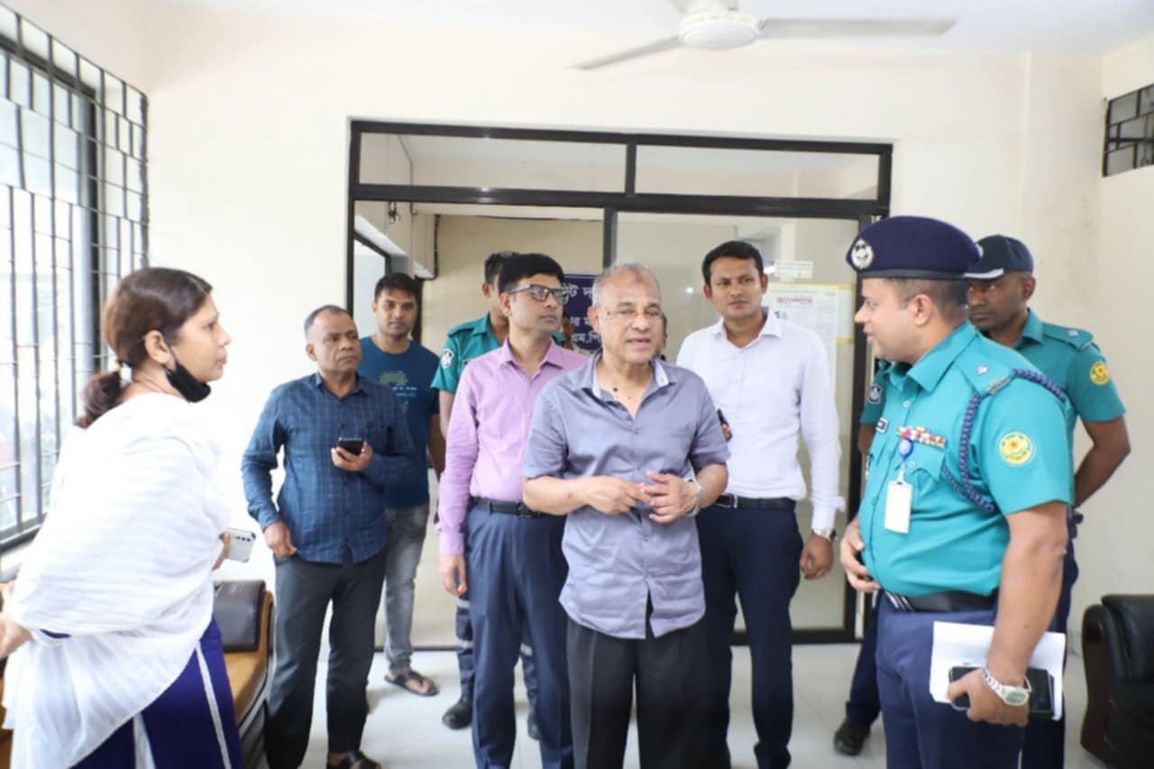 ডিসিপ্লিন মেনে চললে আইনশৃঙ্খলা পরিস্থিতি ও যানজট উভয়ই নিয়ন্ত্রণে থাকবে : স্বরাষ্ট্র উপদেষ্টা।