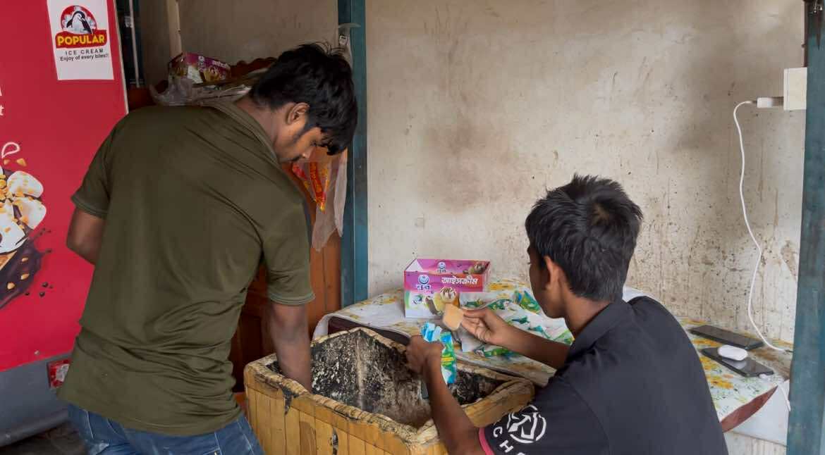 শিবচরে অস্বাস্থ্যকর পরিবেশে তৈরি হচ্ছে আইসক্রিম, স্বাস্থ্য ঝুঁকিতে রয়েছে কোমলমতি শিশুরা