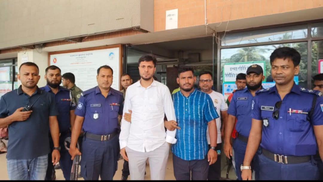 বেনাপোল ইমিগ্রেশনে ৭ মামলার আসামি জেলা ছাত্রলীগের সহ-সভাপতি আটক