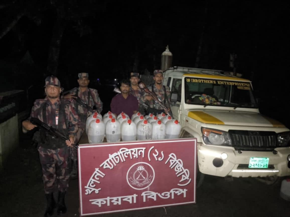 শার্শা সীমান্তে থেকে বিপুল পরিমাণ ভারতীয় চিংড়ির রেণু সহ আটক-১,বেত্রাবতী নদীতে অবমুক্ত।