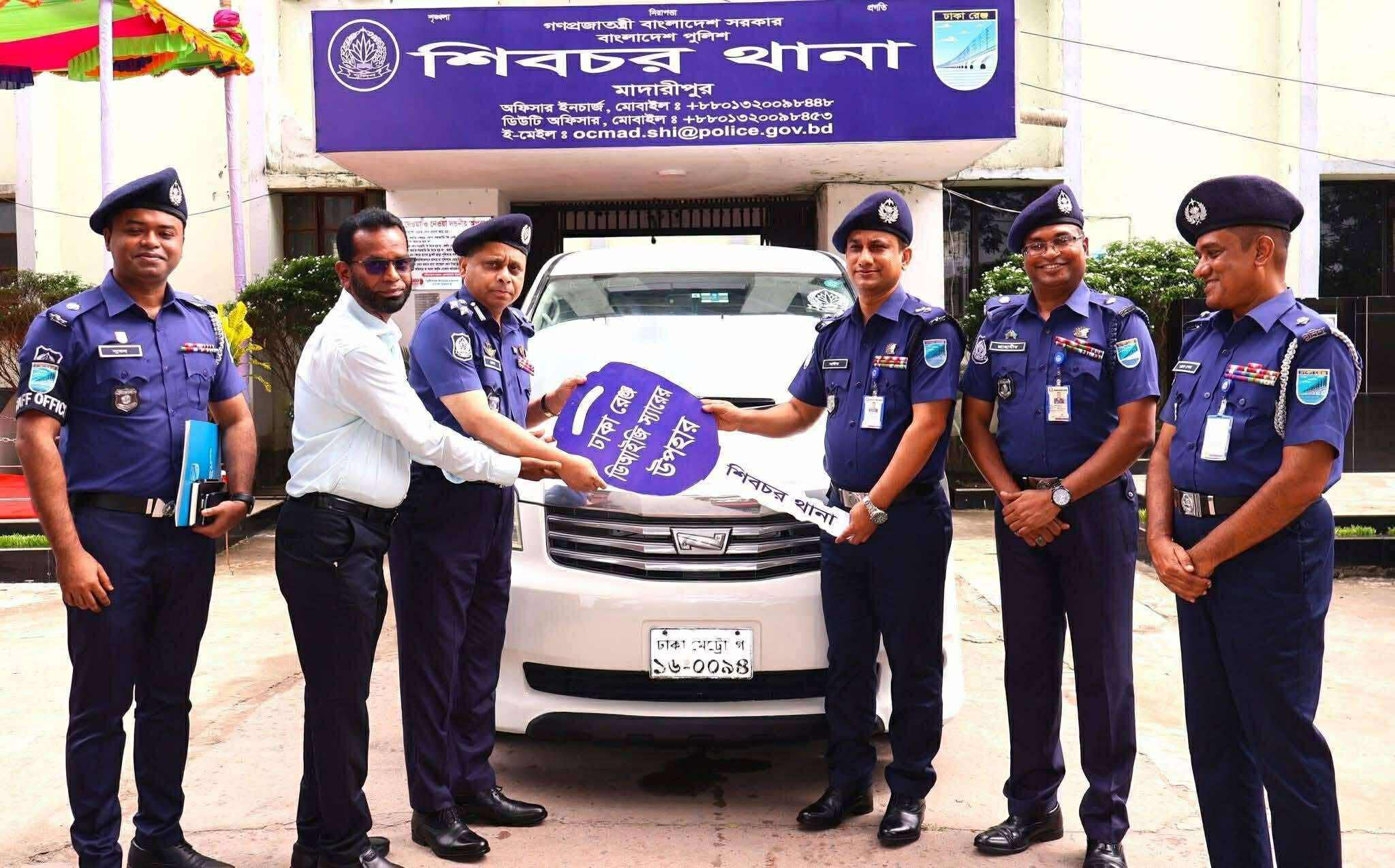 শিবচর থানায় ডিআইজি রেজাউল করিম মল্লিকের আগমন