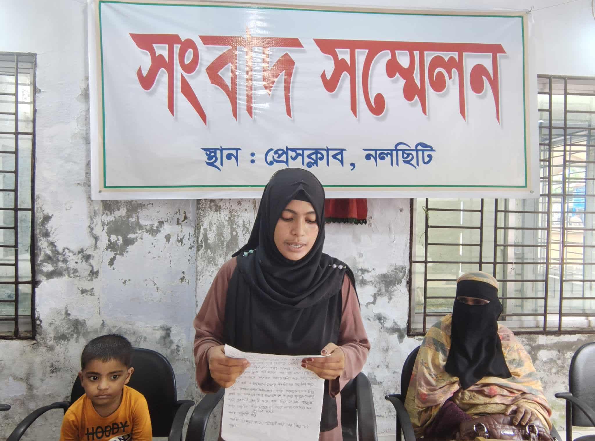 স্বামির বিরুদ্ধে স্ত্রীর সংবাদ সম্মেলন, যৌতুক দাবি শিশু সন্তানসহ ঘরছাড়া স্ত্রী।