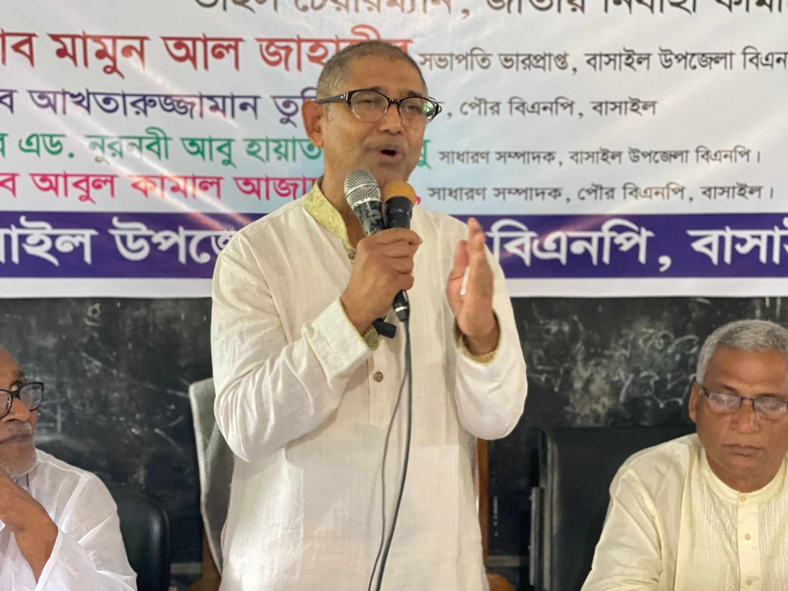 বিএনপিতে কোন হাইব্রিডের জায়গা হবে না –	আহমেদ আযম খান।