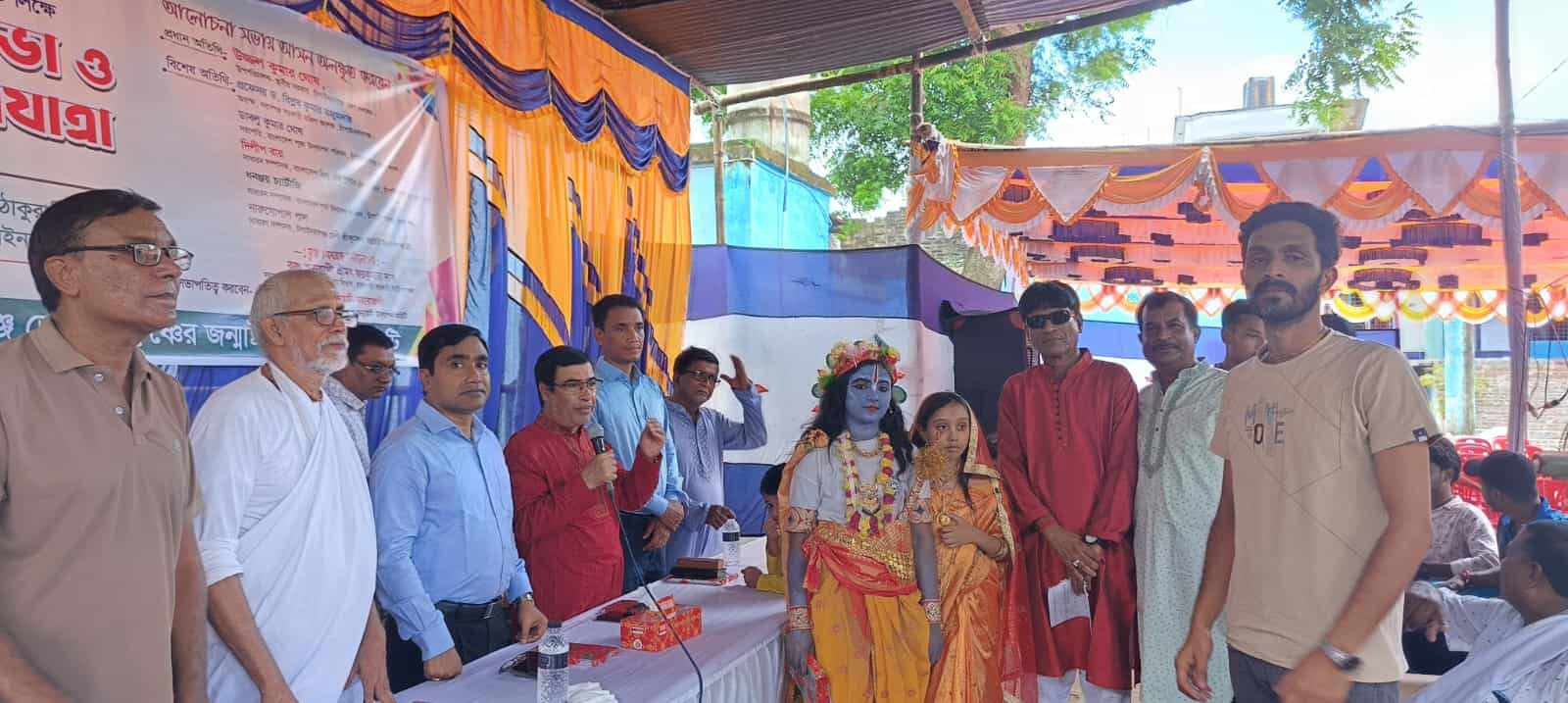 চাঁপাইনবাবগঞ্জে ভগবান শ্রীকৃষ্ণের শুভ জন্মাষ্টমী উপলক্ষে বর্ণাঢ্য শোভাযাত্রা।