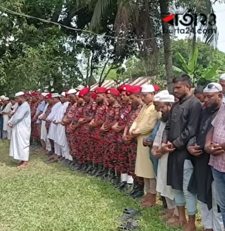 গফরগাঁওয়ে নিজ গ্রামে পারিবারিক কবরস্থানে  চিরনিদ্রায় শায়িত হলেন ফায়ার ফাইটার নুরুল হুদা।