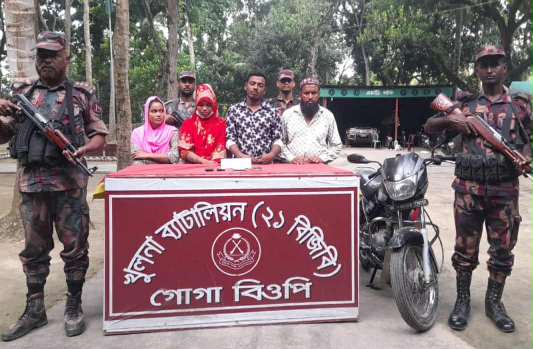 শার্শা সীমান্ত দিয়ে ভারতে যাওয়ার সময় ৪ বাংলাদেশি নারী-পুরুষ