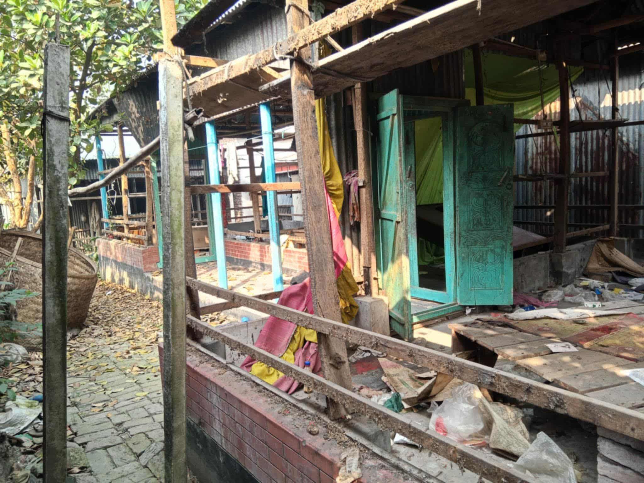 হাফিজ চেয়ারম্যান ও তার বাহিনীর তান্ডবে সোনাতলা গ্রামের মানুষের ভয়াবহ দিন কাটছে