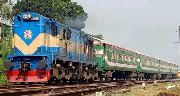 চলন্ত অবস্থায় বগি বিছিন্ন এক বগি রেখেই দুই কিলোমিটার ছুটলো জামালপুর এক্সপ্রেস ট্রেন।