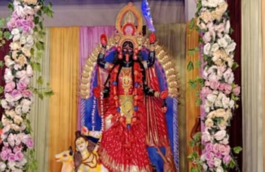 গলাচিপায় জাঁকজমকপূর্ণ আয়োজনে কালীপূজা উদযাপন।