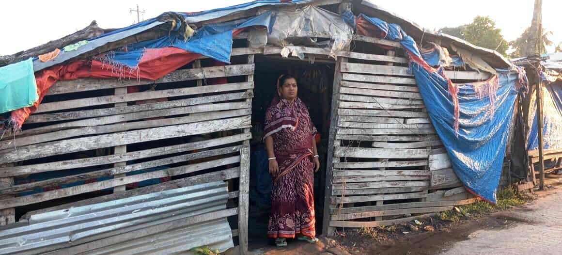 গলাচিপায় অসহায় এক নারীর আর্তনাদ, পথে পথে ঘুরছে