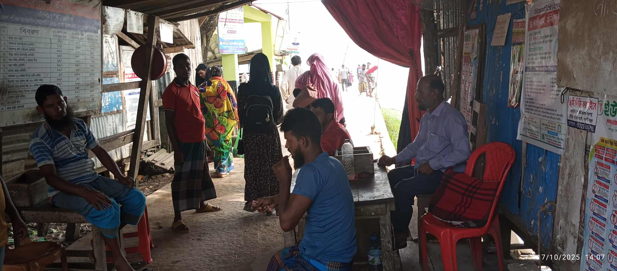 গলাচিপায় খেয়া মাঝি দিয়ে খাস আদায়, অনিয়ম ও দুর্নীতির অভিযোগ।