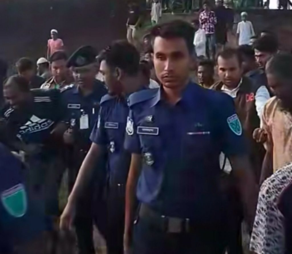 সিলেটে ষষ্ঠ শ্রেণীর ছাত্রীর বিষপানে মৃত্যু :প্যারোলে মেয়ের জানাজায় বাবা। 1 received 25020247177587216 || Dailydeshsomoy